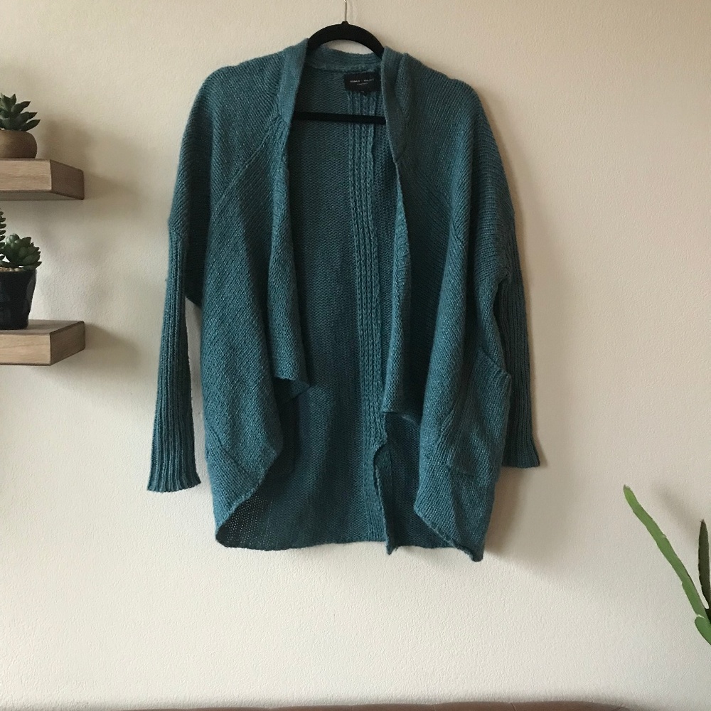 Knitted green sweater size xs